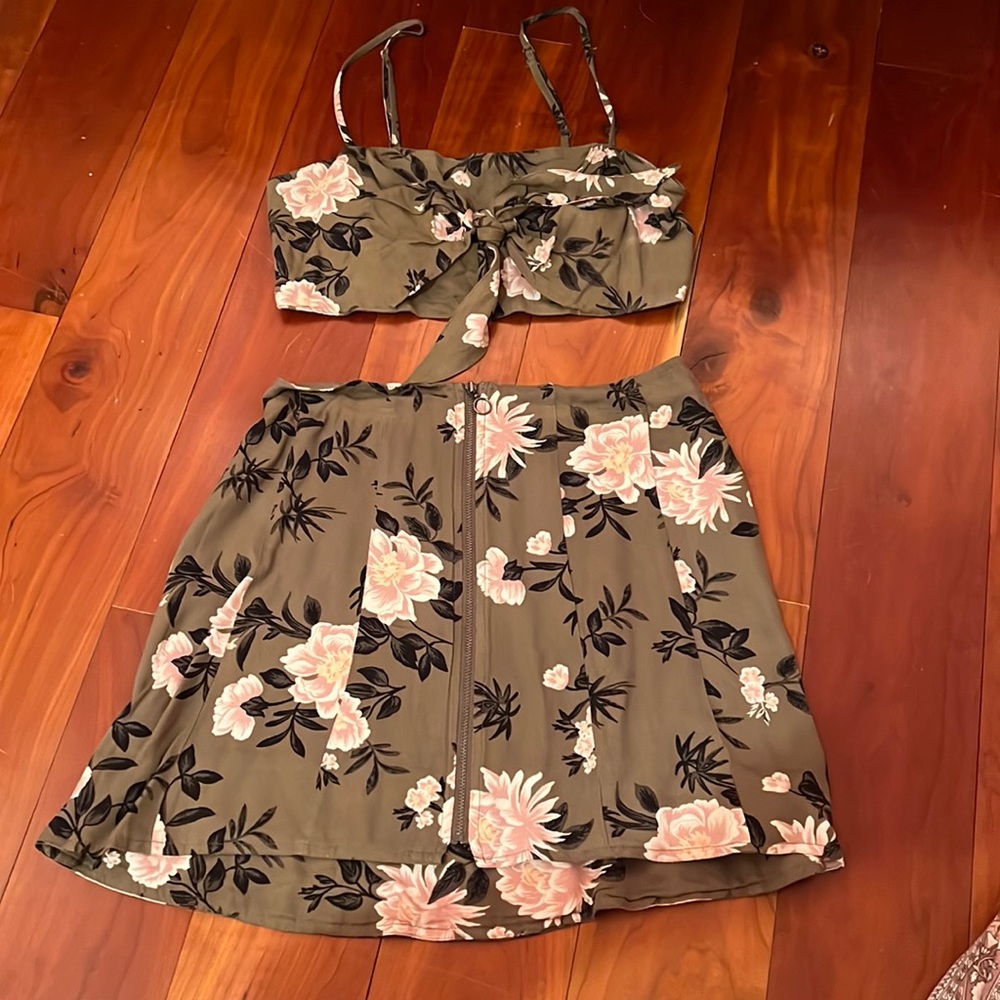 Matching set - skirt and crop top